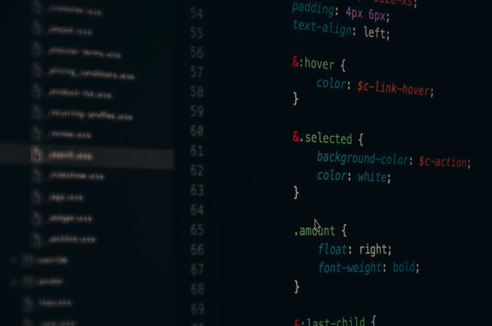Layered progression visualization showing the journey from beginner IT courses through advanced specialization with coding, design, and marketing skill icons building upward on dark navy background