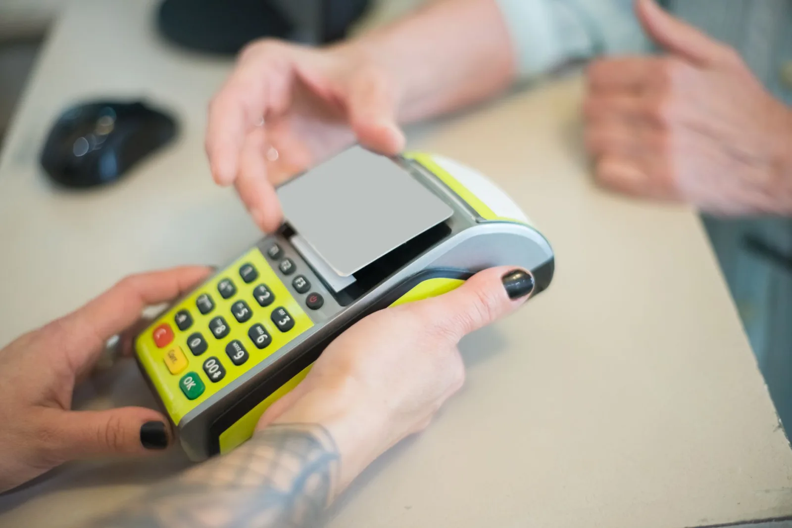 Hero image illustrating the best POS system for e-commerce and retail businesses with omnichannel integration and seamless checkout technology