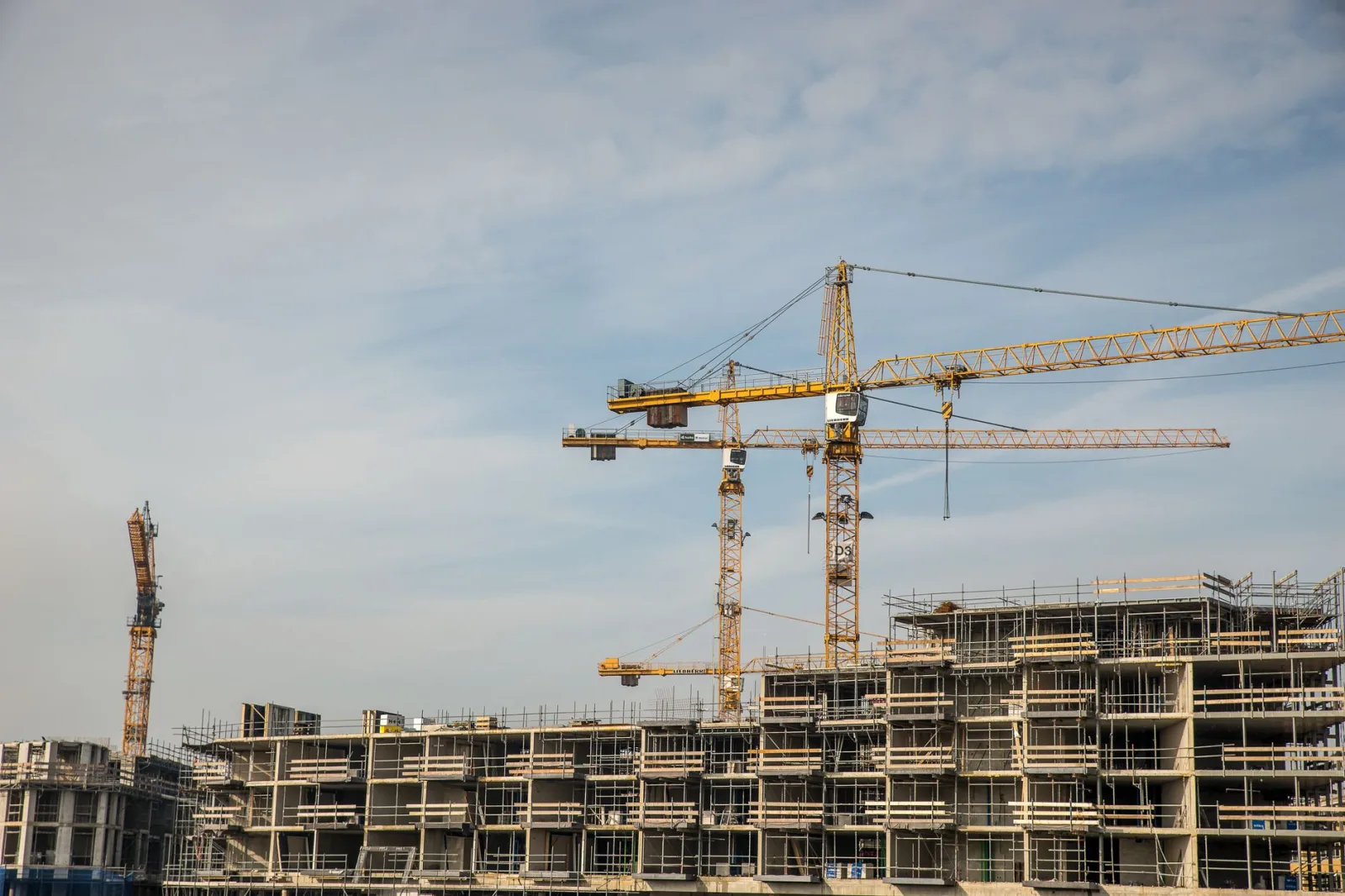 Contractor portfolio website design best practices displayed through grid layout navigation and project categorization structure for construction services Contractor portfolio website design best practices displayed through grid layout navigation and project categorization structure for construction services