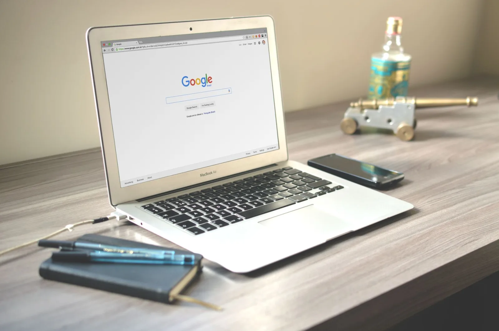 Growth chart and performance metrics visualization demonstrating hosting SEO Germany improvements in page speed, rankings, and user engagement after infrastructure optimization