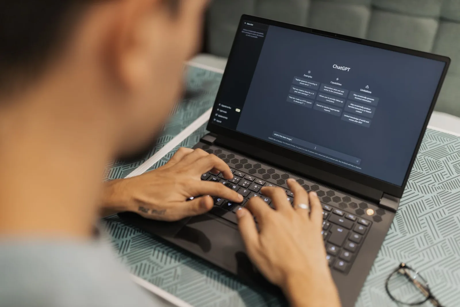 Step-by-step workflow diagram demonstrating how to use Muse AI from prompt input through content approval and publishing