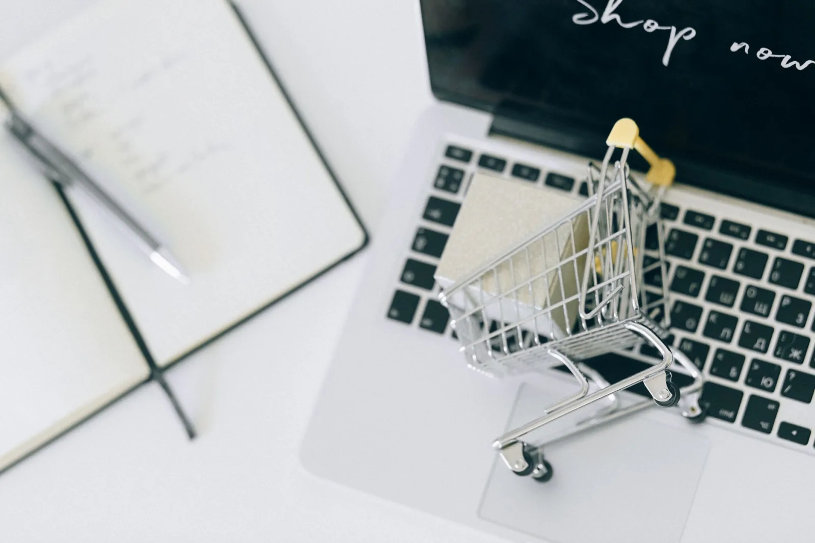 Side-by-side comparison visualization of Shopify vs WooCommerce platforms showing key differences and metrics