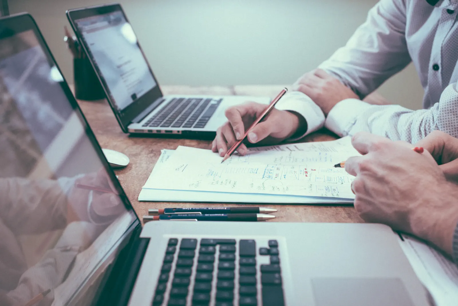 First-Click vs Last-Click Attribution | Which Wins?