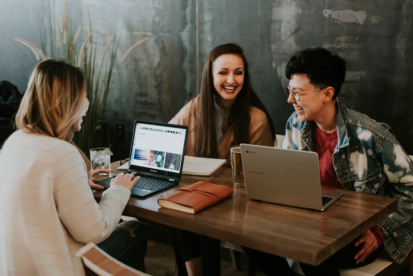 AI SEO and GEO guide 2025 — team analyzing search strategy
